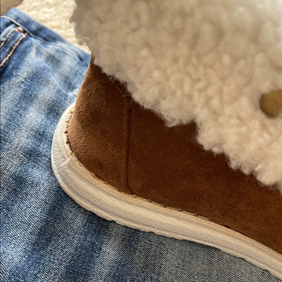 Gypsy Jazz Brown Ankle Boots with White Fur Lining - Picture 12 of 14